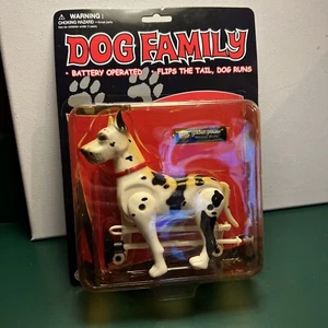 Vintage 2000 Funmax Dog Family Dogge Flips Tail, läuft herum neu im Karton - Bild 1 von 4
