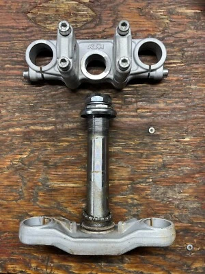 Braçadeiras triplas seniores júnior 1997-2000 KTM 50SX 45001034014 45001032014 - Imagem 1 de 4