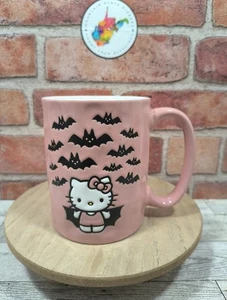 Taza murciélagos plateada Buffalo Sanrio Hello Kitty en relieve Halloween 17 oz rosa nueva  - Imagen 1 de 6