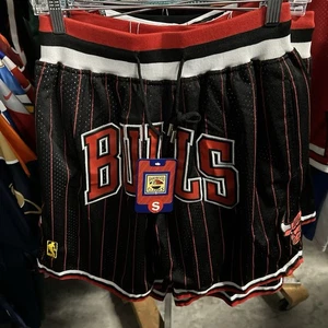 Pantaloncini da basket Chicago Bulls da uomo Just Don gessato taglia S,M,XL - Foto 1 di 14