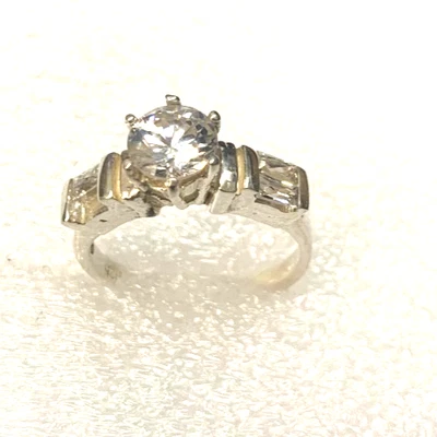 Sterling Silver 925  CZ 3 Stone Engagement Ring size 8 Sizeable - Image 1 of 4