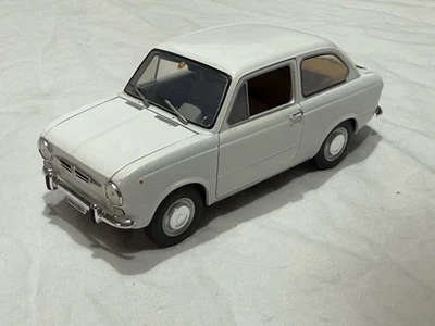 Fiat 850 Super 1:24 Leo Models Quattroruote No Mebetoys Politoys  - Immagine 1 di 4