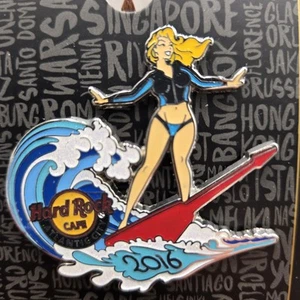 Hard Rock Café Atlantic City 2016 Pin Girl Surfing on Guitar LE Surf Theme - Imagen 1 de 4