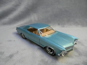 1/24 SCALE 1965 BUICK RIVIERA GRAN SPORT METALLIC TEAL MAISTO DIECAST-NEW - Picture 1 of 9