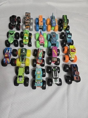 Hot Wheels Monster Jam Monster Truck Lote de 19 Foto 1 de 4