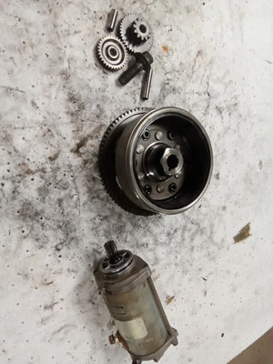 1986 Suzuki VS700 Intruder Magneto w/ Starter Clutch Assembly - 86 VS 700 Motor - Image 1 of 4