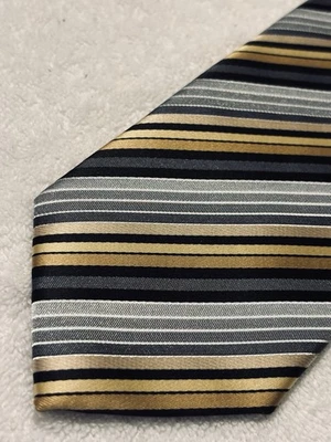 Nueva corbata súper elegante de SADDLEBRED Foto 1 de 4