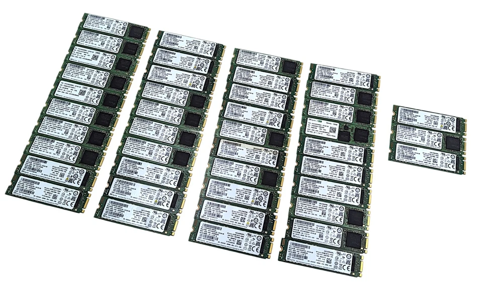 Lote de 43 SK hynix 128GB SATA 2280 M.2 SSD Modelo Mixto Unidad de Estado Sólido - Limpiado Foto 1 de 4