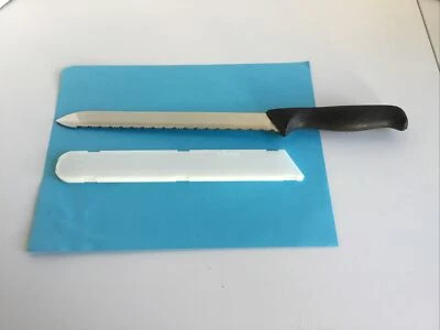 CUCHILLO DE PAN DENTADO CHEF MIMADO #1285 CON CUBIERTA PROTECTORA HOJA DE 9" USADO EN EXCELENTE ESTADO Foto 1 de 4