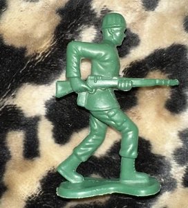 Vintage Large 4" Green Army Men Soldier Figure Greenbrier International - Picture 1 of 3
