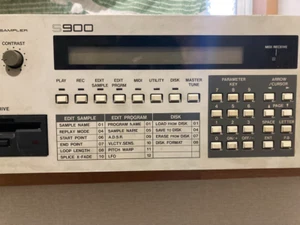 AKAI professional S900 Vintage 12-bit Rackmount Sampler Working Unconfirmed - Zdjęcie 1 z 5