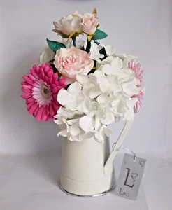 ARREGLO FLORAL SINTÉTICO EN JARRA DE METAL BLANCO (NUEVO STOCK EX TIENDA) - Imagen 1 de 4