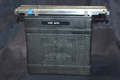 Tanque de proceso de película de goma dura KODAK 4x5" de colección con 4 colgadores de película Kodak #3 Foto 1 de 4