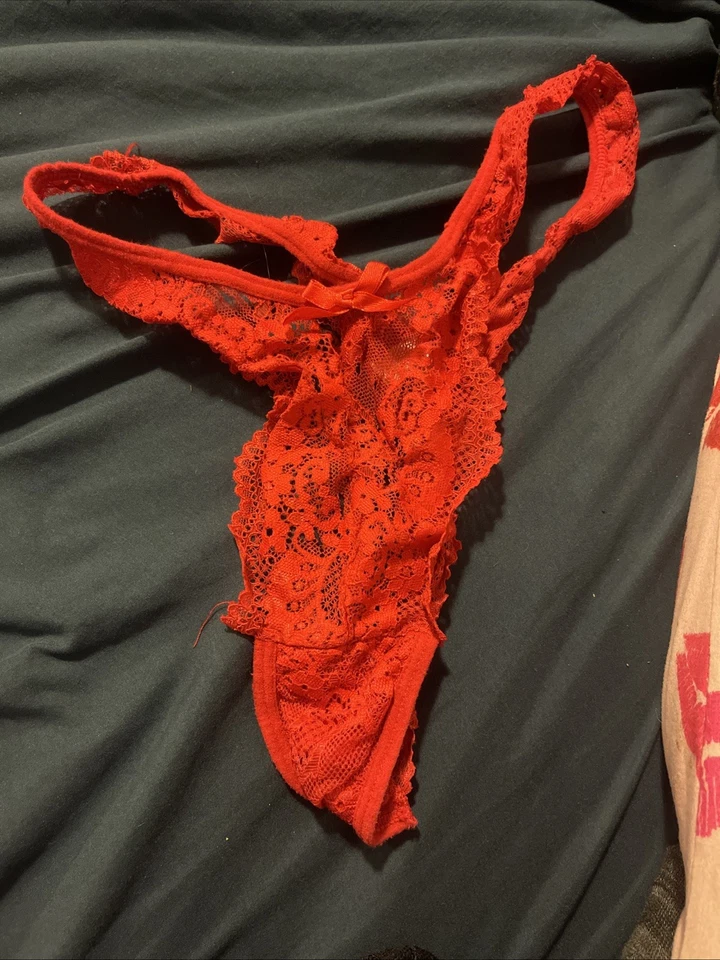 Tanga de encaje rojo de pierna alta para mujer Foto 1 de 1