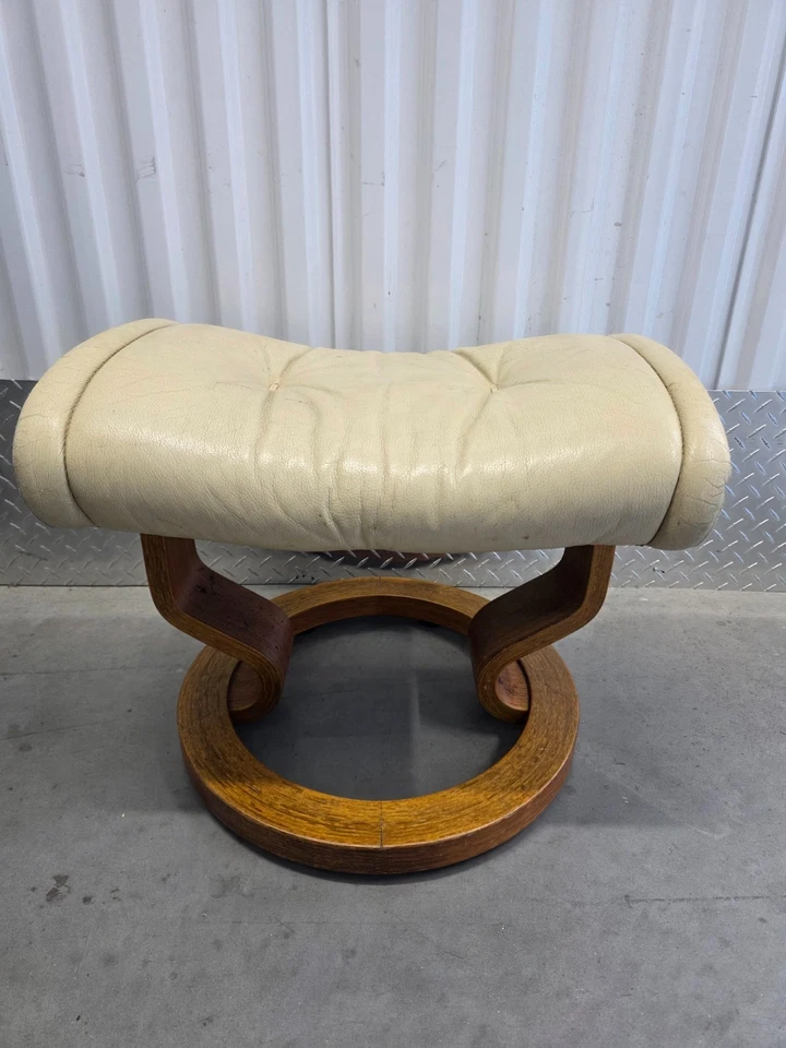 Ekornes Stressless Couro Colorido Creme Otomano | SEM Função de Inclinação | Base de Madeira - Imagem 1 de 4