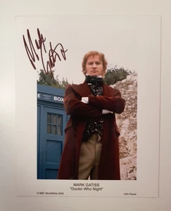 Dr Who Doctor Who Night Mark Gatiss Hand Signed Autograph 10x8 - Foto 1 di 2