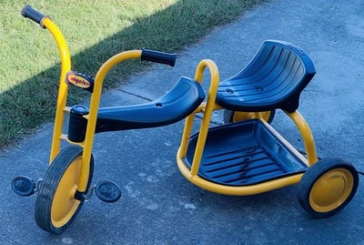 Triciclo Angeles Daycare 2 plazas resistente 2 asientos banana bandeja almacenamiento amarillo Foto 1 de 2