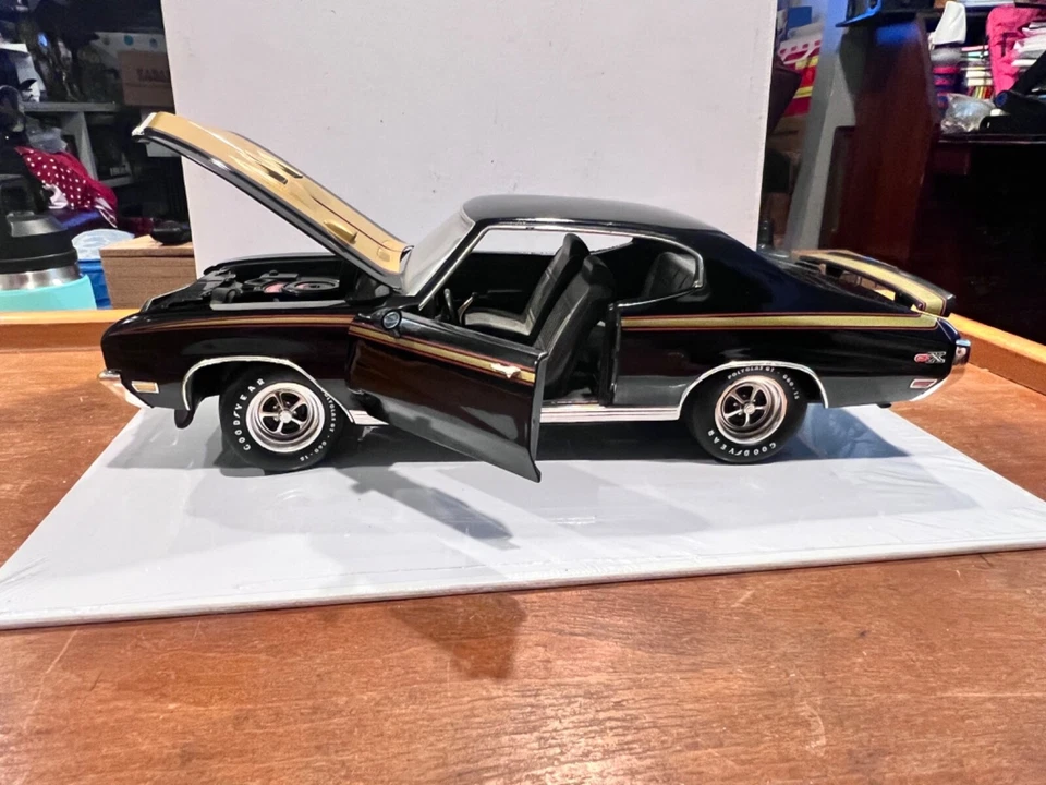 1971 Buick GSX, масштаб 1:18, ERTL лицензированный GM черный с золотом. БЕЗ КОРОБКИ - Изображение 1 из 4