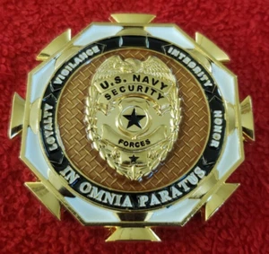 US NAVY SECURITY FORCES NSA BAHRAIN CHALLENGE COIN (USCG ARMY NAVY AIR FORCE CHP - Bild 1 von 2