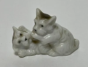 Vintage Ceramic Two Scottish Terriers Playing Figurine, Scottie Dogs, Japan - Picture 1 of 6