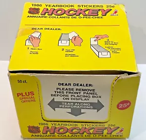 1986 O-PEE-CHEE NHL STICKER BOX 50 CONFEZIONI SIGILLATE IN FABBRICA PATRICK ROY RC OPC - Foto 1 di 6