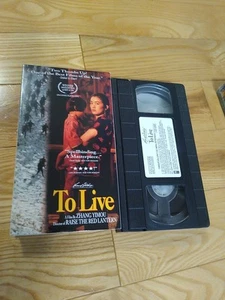 To Live - VHS. 1994 Cannes Festival winner.  Chinese with English subtitles. - Picture 1 of 2