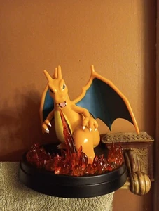 Pokemon Center Charizard Feuer Figur - Bild 1 von 5