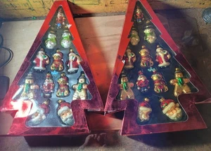 Juego de 2 adornos navideños Huntington de vidrio soplado pintado a mano de 3,5" - Imagen 1 de 4