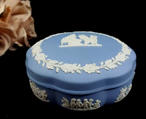 Wedgwood Blue Jasperware Trinket Box – Vintage - Classical Design - England - Foto 1 di 16