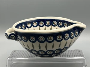 Boleslawiec Polish Pottery Sm 3 1/2 cup Mixing Bowl w/Spout & Handle 7.5" x 8.5" - Picture 1 of 8