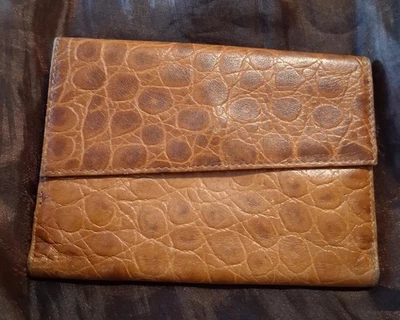 Cartera triple pliegue vintage de cuero marrón en relieve de cocodrilo Foto 1 de 4