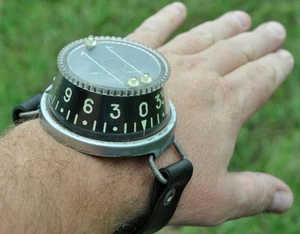 Brújula de muñeca de buceo soviética de colección KNM | Brújula de metal de alta resistencia Marina de la URSS - Imagen 1 de 10