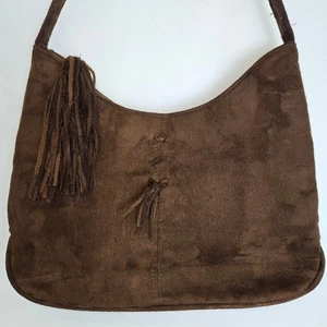 Bolso de hombro de gamuza sintética con borlas, marrón, 13" x 9,5" x 3,5" - Imagen 1 de 8