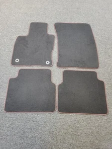 Ford Escape 2021 2022 2023 alfombra negra fabricante de equipos originales 4 alfombrillas costuras rojas NUEVO ST - Imagen 1 de 3