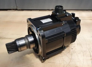 YASKAWA ELECTRIC  AC SERVO MOTOR  TYPE:  SGMRV-13ANA-YR11 - Bild 1 von 7