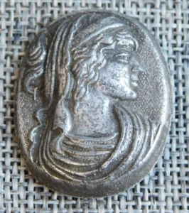 Antique Vtg Pewter Button Lady Aprx: 1"~#419-F - Picture 1 of 4