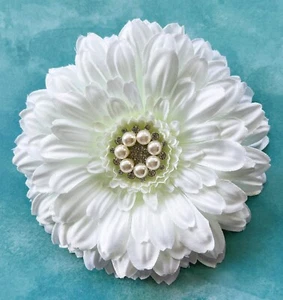 Broche prendedor flor seda cabujón perla margarita gerbera blanca cremosa de 5" - Imagen 1 de 2
