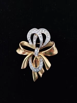 Spilla fiocco argento 800 dorato zirconi strass vintage anni ‘80   - Immagine 1 di 3