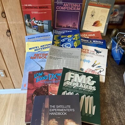 ARRL book and related electronics books lot of 14: ARRL operating manual Antenna - Image 1 of 4