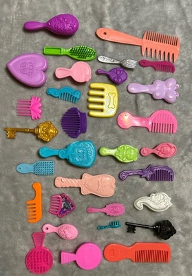 Lote de 31 cepillos de pelo para muñecas varios peines MLP Ever After High pastel corto de fresa Foto 1 de 4