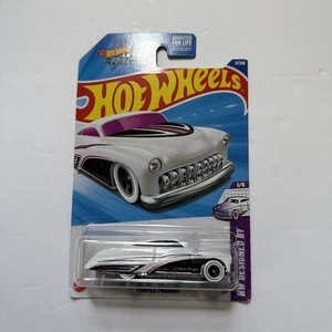 2025 Hot Wheels White Purple Passion 1/5 HW Designed By 5/250 HYX55 - Picture 1 of 1