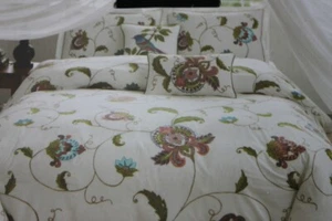 CYNTHIA ROWLEY EMBROIDERED FLORAL QUEEN DUVET SET MULTI/BEIGE -- RARE--- 3PC - Picture 1 of 1