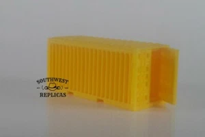 SW Réplicas HO Escala 220-1215: 20' CONTENEDOR DE CARGA - PUERTA DERECHA ABIERTA - AMARILLO - Imagen 1 de 3