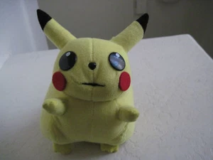 7" Pokemon PIKACHU Plush Stuffed Animal - Imagen 1 de 3
