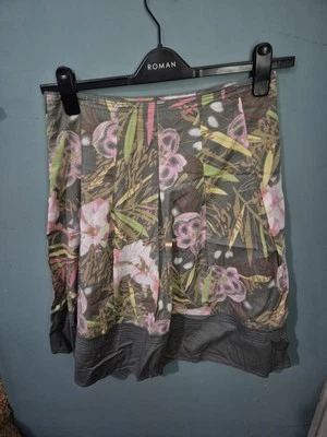 United Colours Of Benneton Size 12 Grey Floral Knee Length Skirt (325/159) - Image 1 of 3