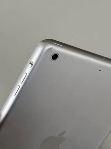 Apple iPad mini 2 16GB, Wi-Fi, 7.9in - Silver - Picture 1 of 9