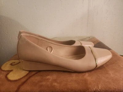 AK Anne Klein iflex Mildred Womens sz 9 Beige Slip On Wedge Heels Shoes #33 - Image 1 of 4