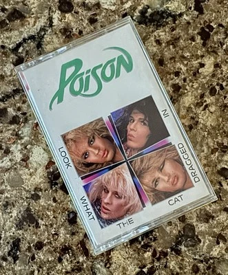 Poison Look What The Cat Dragged In Cassette Tape (1986) Capital Records Foto 1 de 4