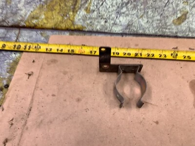 1986-1997 SUPORTE DE TANQUE DE VÁCUO NISSAN PICKUP - Imagem 1 de 4