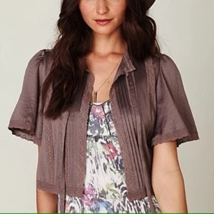 Chaqueta de Cama Free People Manga Corta Satén Encaje Corbata Frontal Marrón Gris Hobo Talla XS - Imagen 1 de 7